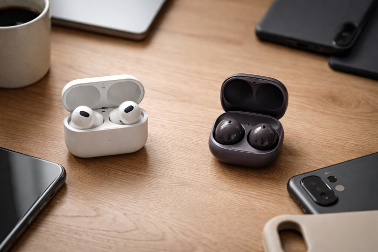 AirPods Pro 3 vs Galaxy Buds 4 Pro: sådan vælger du rigtigt til din mobil